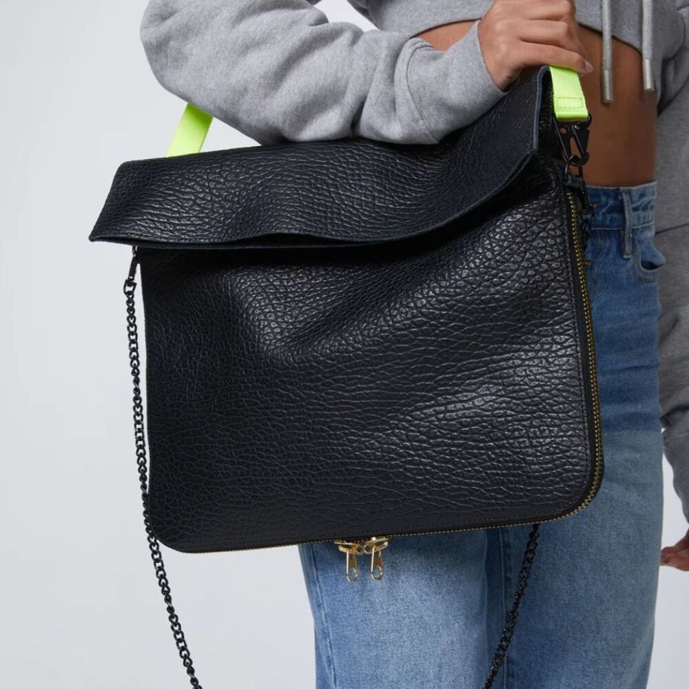 Ampersand As Apostrophe Buffalo Parcel Large Black Leather Bag NWT - Picture 2 of 16